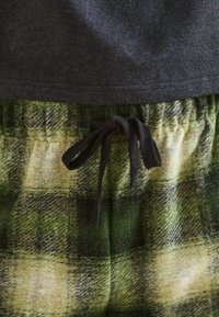 Next REGULAR FIT - COSY BRUSHED SET - Nachtwäsche Set - black green check