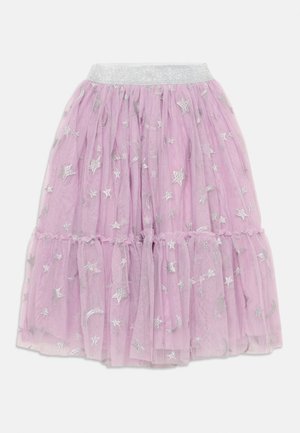 Tyllskjørt i pastellrosa med sølvstjerner og broderte månesigder, med en skinnende sølv midjebånd og lagdelte volanger.