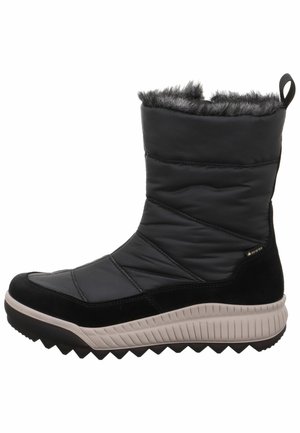 Czarne wodoodporne buty z ocieplanym cholewką o pikowanej fakturze, futrzanym wykończeniu oraz teksturowaną gumową podeszwą dla lepszej przyczepności.
