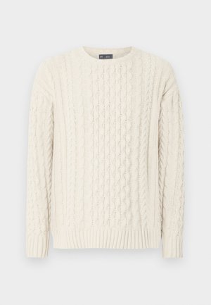 Zopfmuster-Pullover in Off-White mit rundem Ausschnitt, gerippten Bündchen und Saum sowie strukturierten Mustern im gesamten Stoff.