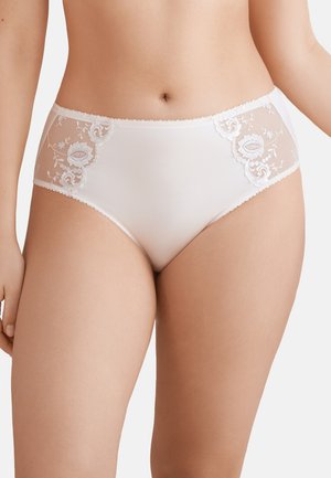 Weiße Hipster-Unterwäsche mit floralen Spitzenakzenten, ausgestattet mit einem glatten Körper und zarten gewellten Kanten. Weicher Stoff mit leichter Textur.