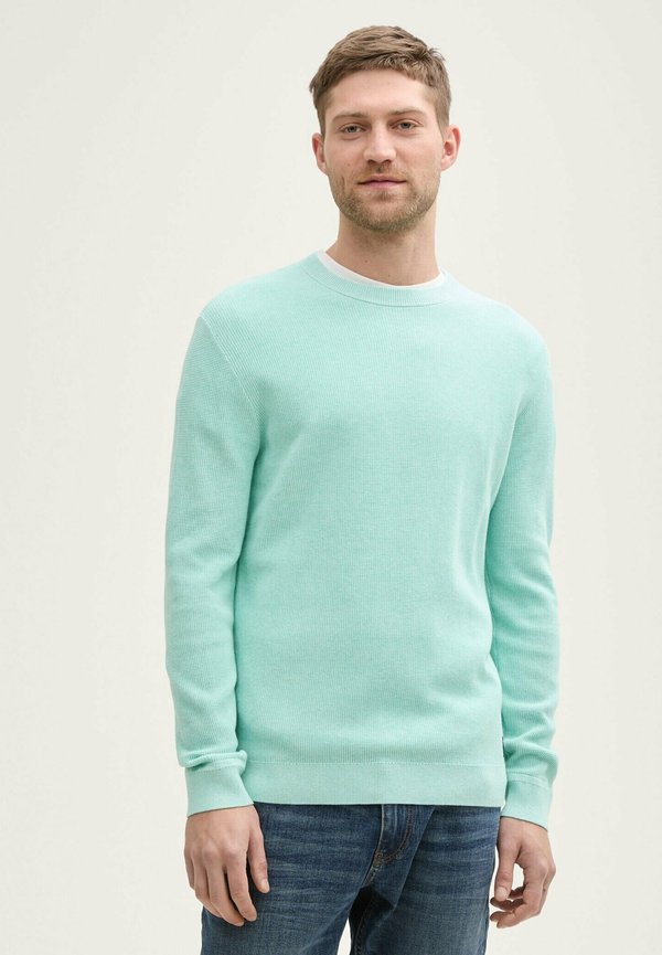 STRUKTURIERTER RUNDHALS - Strickpullover