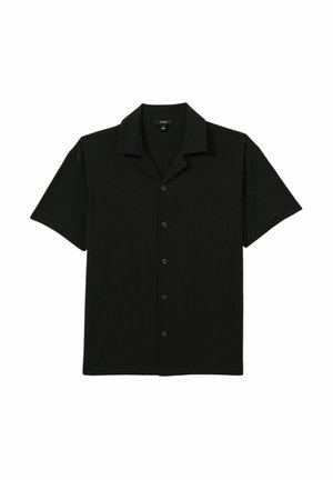 Korte mouwen zwarte shirt gemaakt van textiel, met een kraag, knoopsluiting en een rechte zoom. Eenvoudig en minimalistisch ontwerp.