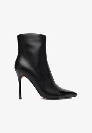 Nine West, - Botki na obcasie