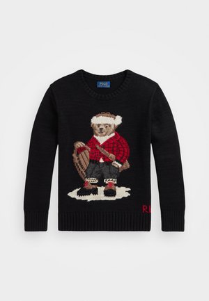 Maglione nero in maglia con un orso vestito con un outfit a quadri rossi. Ricamo dettagliato che include vari colori e texture. Polsini e orlo a coste.