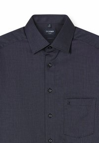 Herrenhemd in Dunkelblau mit Struktur, moderner Schnitt, Button-Down-Kragen und Brusttasche.