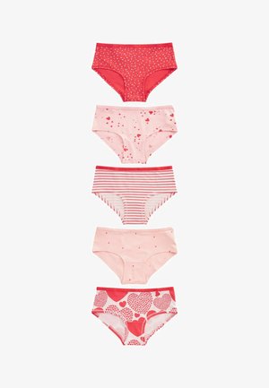 Öt pár női alsónemű különböző rózsaszín és piros árnyalatokban, polka pontokkal, szív formákkal, csíkokkal és szív mintákkal díszítve.