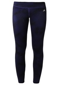Leggings violet foncé avec motifs géométriques noirs, coupe ajustée, taille élastique et petit logo Adidas blanc sur la partie supérieure de la cuisse gauche.