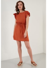 LELA SLIM FIT - Rochie de zi - brick red