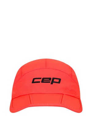 Helle orangefarbene Sportkappe mit gebogenem Schirm und schwarzem "cep"-Logo, zentriert auf der Vorderseite, vor weißem Hintergrund.