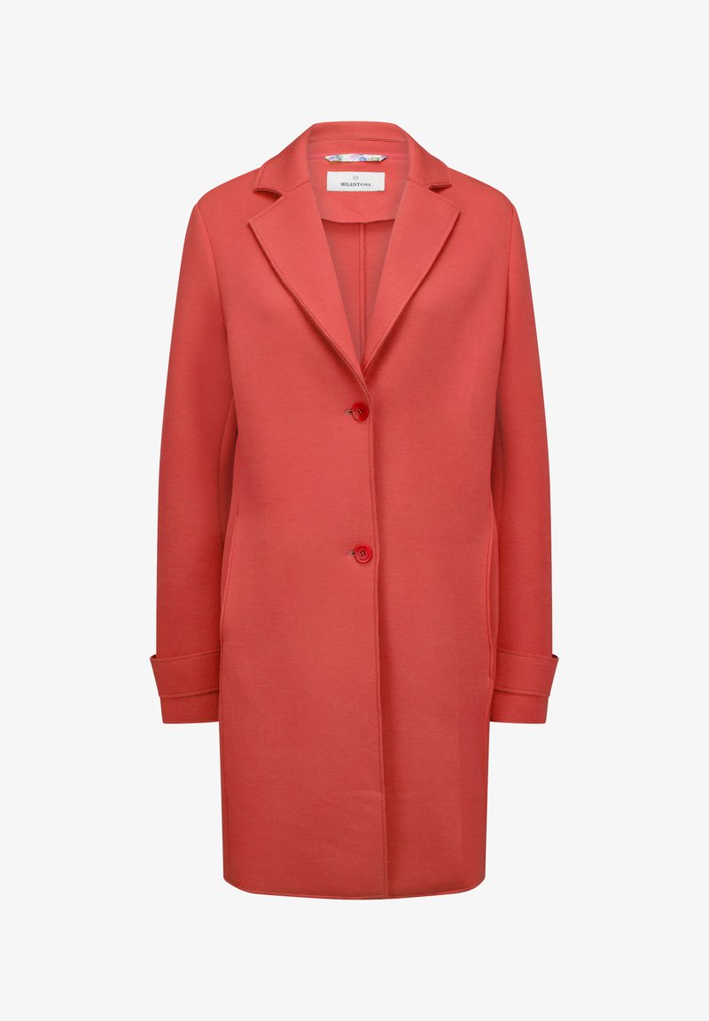 Korallenroter Mid-Length-Mantel mit eingelegtem Kragen, einem Knopfverschluss und langen Ärmeln. Hergestellt aus einem glatten Stoff mit strukturierter Form.