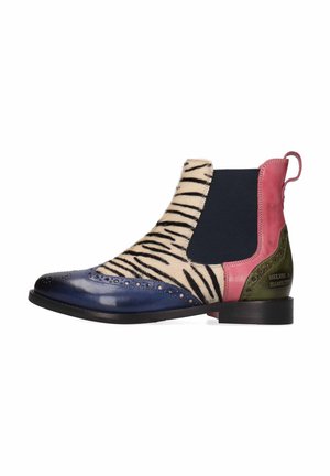 Bottes Chelsea colorées avec un motif rayé tigre, un bout en cuir marine, des accents roses et verts, et des panneaux élastiques sur les côtés pour un enfilage facile.