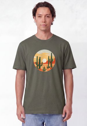 watapparel, SONNENUNTERGANG IN DER WÜSTE UNISEX - T-Shirt print - khaki