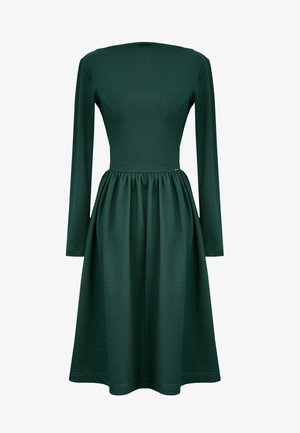 Sukienka z długim rękawem, do kolan, w ciemnozielonym jerseyu, z dopasowanym fasonem górnym, marszczonym dołem i subtelnymi akcentami po bokach.