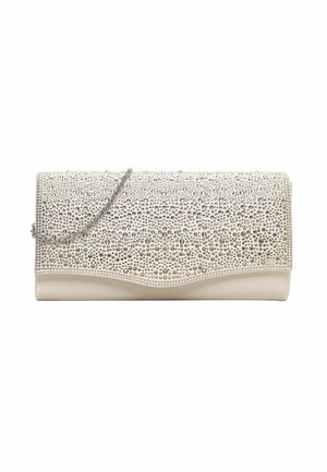 Pochette beige avec rabat ondulé recouvert de petits clous argentés et de cristaux, munie d'une fine bandoulière chaîne argentée.