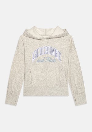 Jasnoszara bluza z kapturem z napisem "Abercrombie and Fitch" na przodzie w kolorze niebieskim, z długimi rękawami oraz prążkowanymi mankietami z otworami na kciuki.