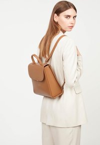 LANCASTER SUAVE EVEN - Sac à dos - camel