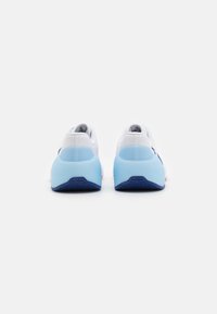 Nike Performance AIR ZOOM TR 1 - Edzőcipő - white/deep royal blue/fierce pink