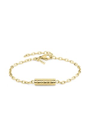 Goldenen Kettenarmband mit einem zylindrischen Charm, der mit "LIEBE" graviert ist. Es kombiniert runde Glieder und einen Karabinerverschluss.