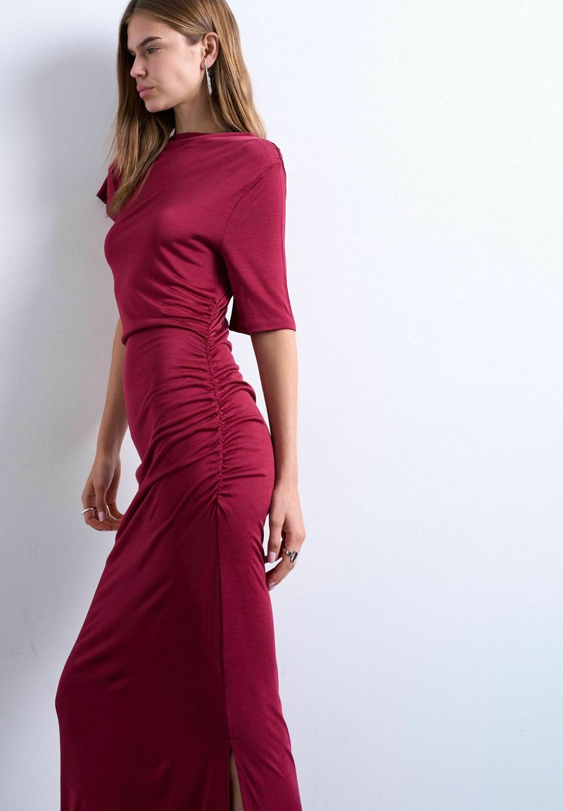 topshop bridesmaid dress A Topshop Wedding Dress, Dried Flower Bouquet & Street Food, for a Sustainable & Environmentally Friendly Wedding