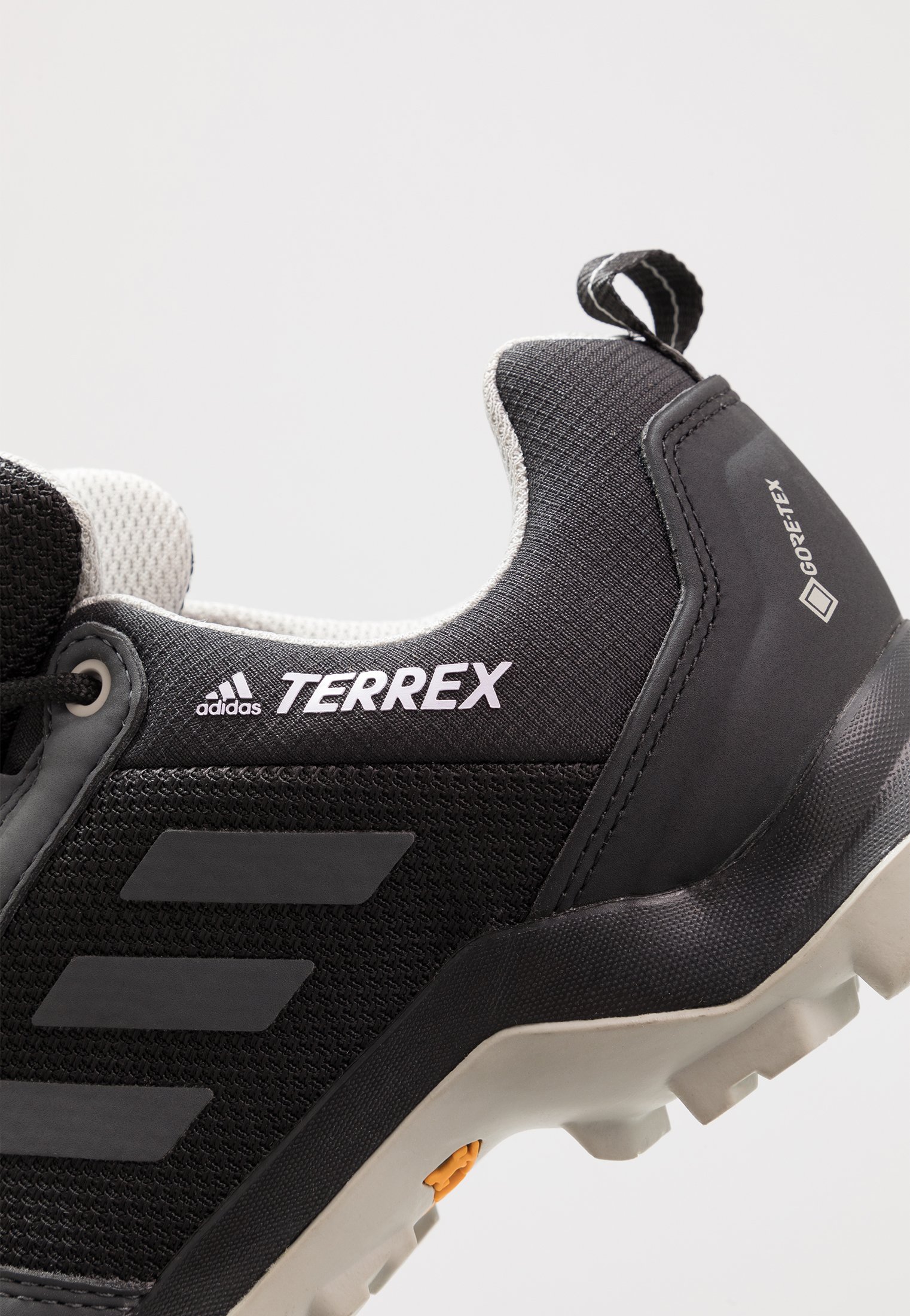 adidas Performance TERREX AX3 GORE-TEX - Fjellsko - core black/dough solid grey/purple tint adidas Performance TERREX AX3 GORE-TEX - Fjellsko - core black/dough solid grey/purple tint