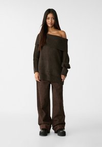 Stradivarius EXPOSED SHOULDER - Trui - brown
