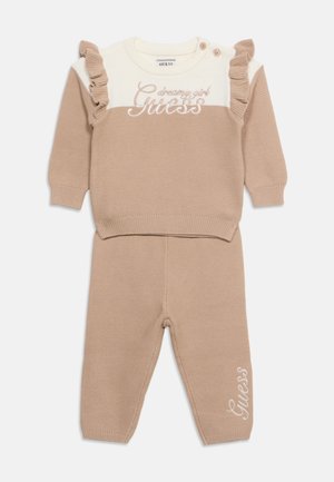 Guess, SWEATER PANT SET - Maglione - pacific sand
