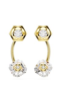 Pendientes en tono dorado con formas hexagonales y cristales claros. Diseño curvado con acentos brillantes prominentes. Texturas transparentes y reflectantes.
