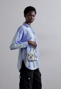 Maje Handtas - argent