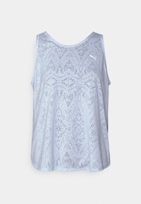 Top in azzurro chiaro con un motivo damascato testurizzato, scollatura rotonda e vestibilità ampia. Presenta un piccolo logo bianco nella parte superiore sinistra.