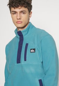 Quiksilver NO DESTINATION 2 HALF SNAP - Suéter de forro polar - brittany blue