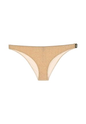 Slip bikini beige glitterato con taglio alto sulla gamba e piccola etichetta nera del marchio sul lato destro.