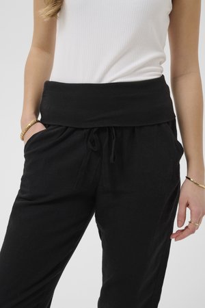 Cream, CRVENTA CAPRI - Stoffhose - pitch black