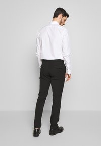 Selected Homme SLHSLIM-CARLO FLEX PANTS - Calças - black