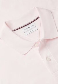 Unselected, pink