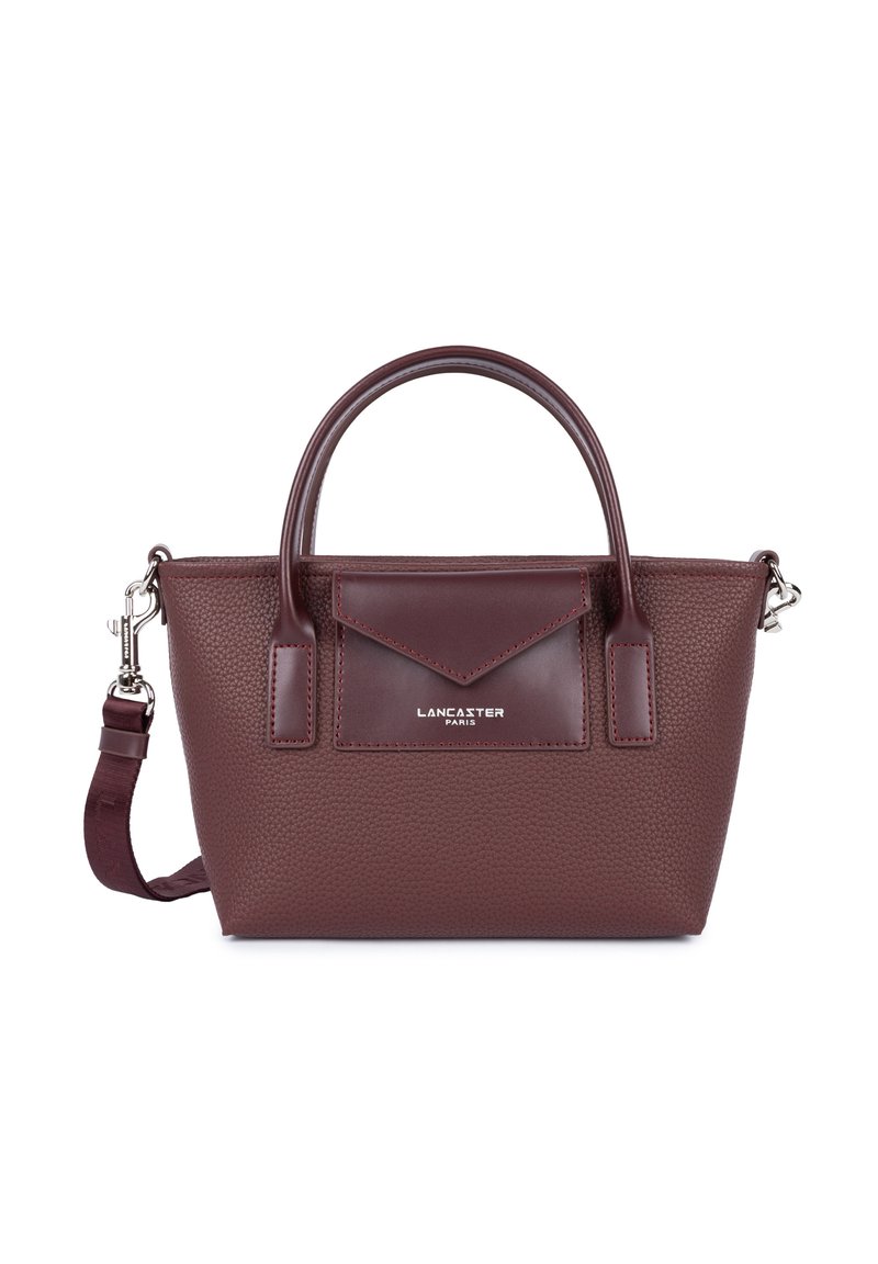 Borsa a mano in pelle borgogna con texture, dalla forma strutturata, con doppi manici superiori, una tracolla rimovibile e una tasca frontale.