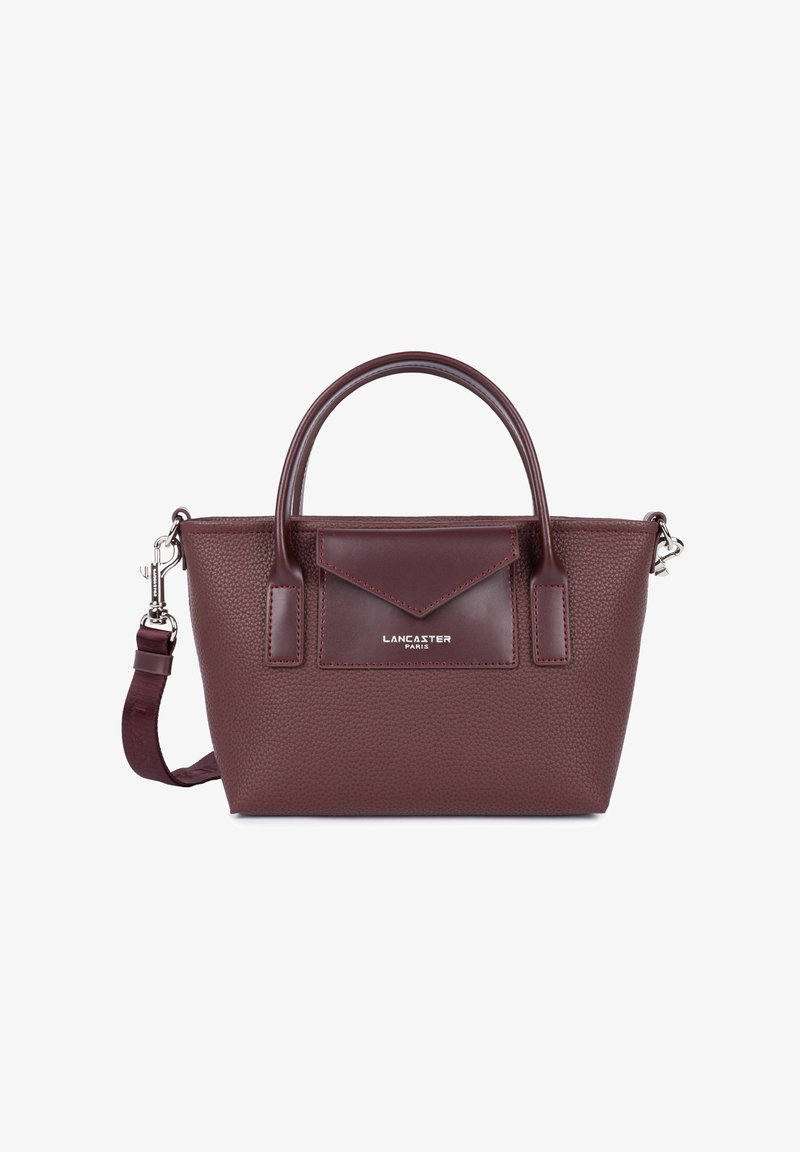 Borsa a mano in pelle borgogna con texture, dalla forma strutturata, con doppi manici superiori, una tracolla rimovibile e una tasca frontale.