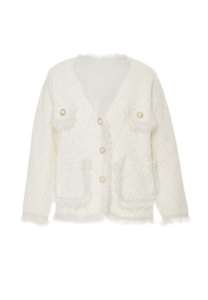 Weißer Cardigan mit einer flauschigen Textur, der ein Zickzack-Muster, zwei Brusttaschen und vier runde, dekorative Knöpfe aufweist.