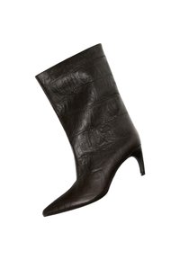 Černá kožená kotníčková bota s špičatou špičkou, texturovaným krokodýlím vzorem a štíhlým podpatkem. Hladký povrch s elegantním siluetou.