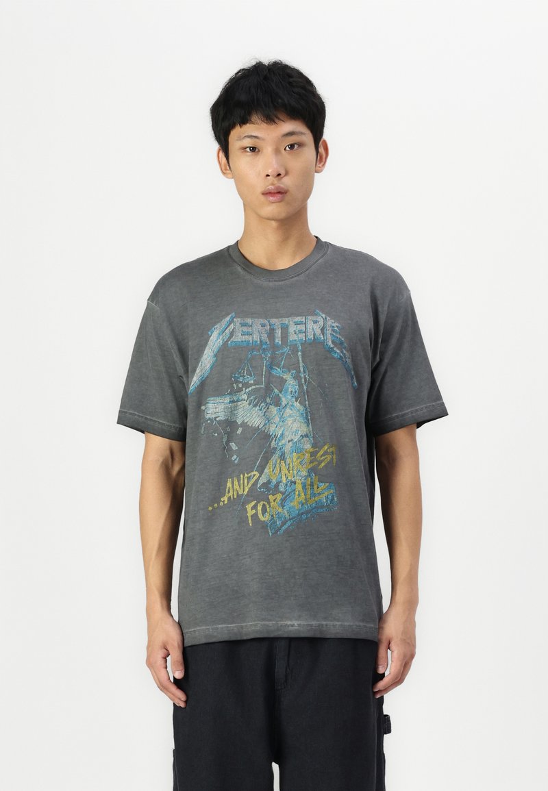 Vertere Berlin JUSTICE UNISEX - Μπλουζάκι με στάμπα - washed black