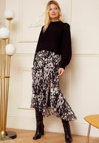 Love & Roses RUFFLE REGULAR FIT - A-vonalú szoknya - black white animal