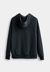 Felpa nera con cappuccio, caratterizzata da una texture morbida, maniche raglan e orlo a coste. Il retro ha un design semplice senza loghi visibili.