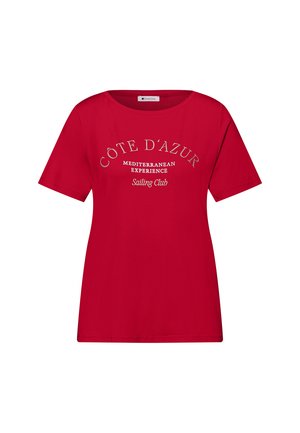 Rood T-shirt met korte mouwen en ronde hals, met de opdruk "Côte d'Azur Mediterranean Experience Sailing Club" op de voorkant.