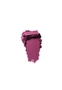 Matte, diepe besspaarse make-up swatch met een textuurrand, die een mengeling van romige en poederachtige elementen laat zien tegen een witte achtergrond.