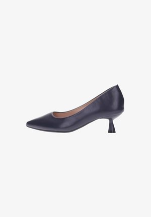 Zapato de salón negro de piel con punta afilada y tacón bajo y cónico, presentado en perfil derecho sobre un fondo blanco.