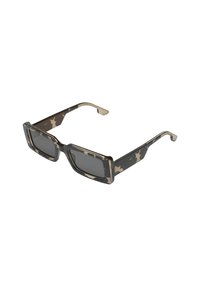 Lunettes de soleil carrées avec un motif camouflage noir et beige, verres sombres et larges montures avec des branches droites et une finition mate.