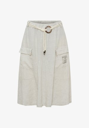 Lyse beige knælængde nederdel med to store sidelommer, et reb bælte med træring og et lille rektangulært mærke på den højre lomme.