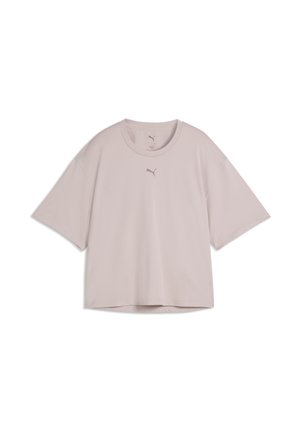 Lysebeige T-shirt med korte ærmer og rund halsudskæring med lille gråt Puma-logo centreret under halsudskæringen.