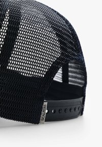 Black mesh snapback cap with adjustable plastic strap and "Scalpers" brand tag on white background.