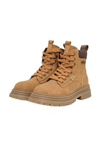 Bottes à cheville en daim beige avec accents marron, dotées de lacets ronds, d'une semelle plateforme robuste et d'une languette à l'arrière pour un enfilage facile.